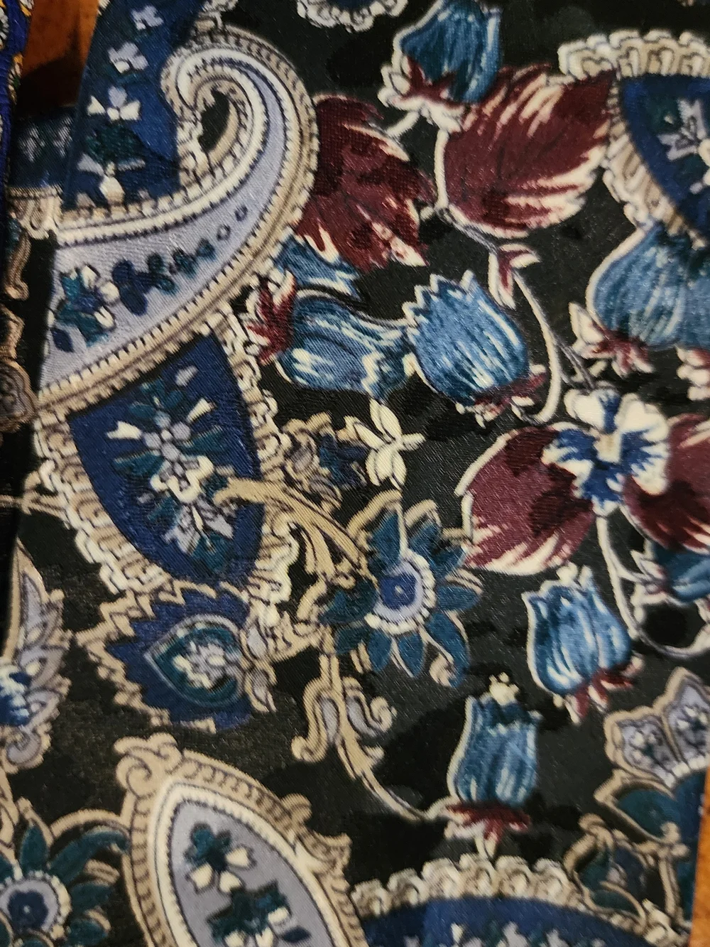 3pc Men’s 100% Silk Tie Lot Van Heusen Honors Surrey Paisley Geometric